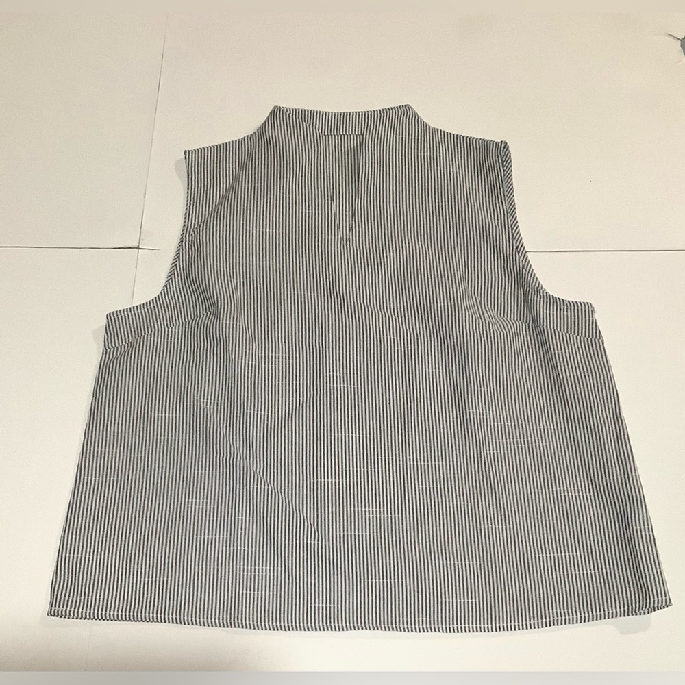 SHEIN Black and White Striped Sleeveless Blouse
